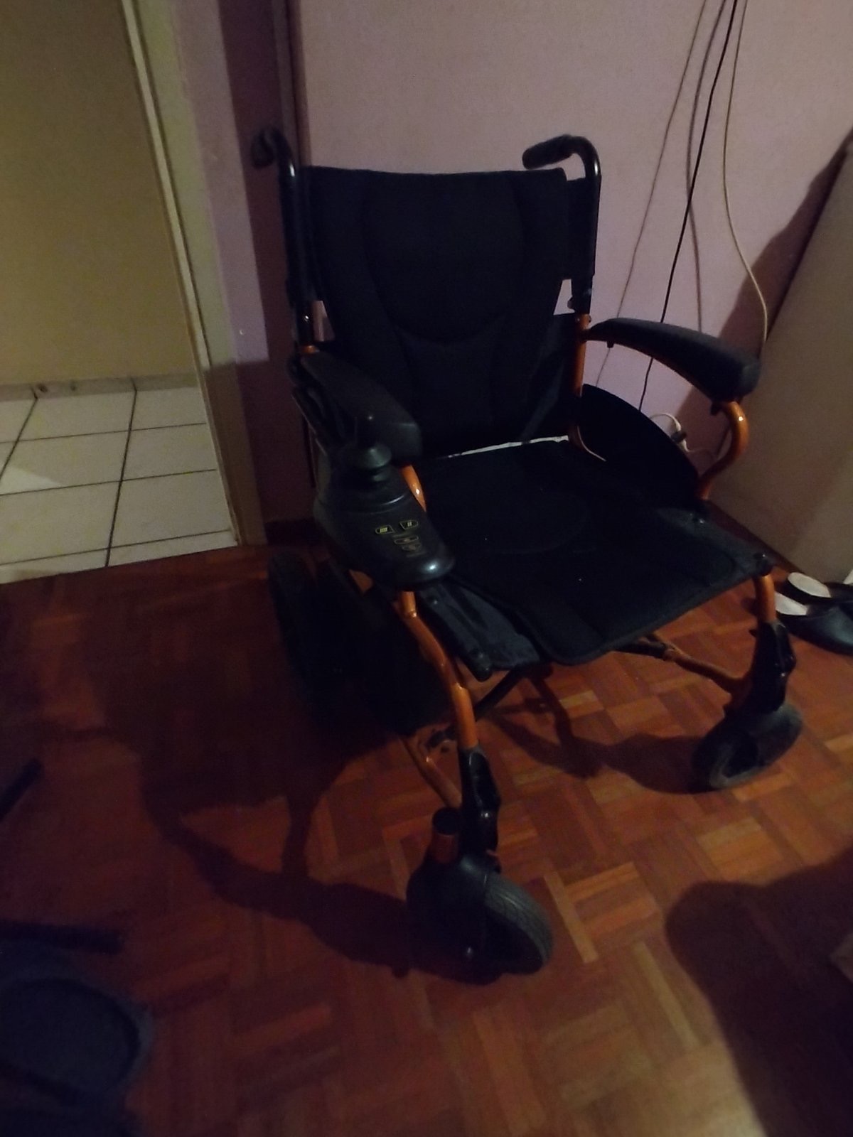 Ηλεκτρικό αναπηρικό αμαξίδιο προς ενοικίαση